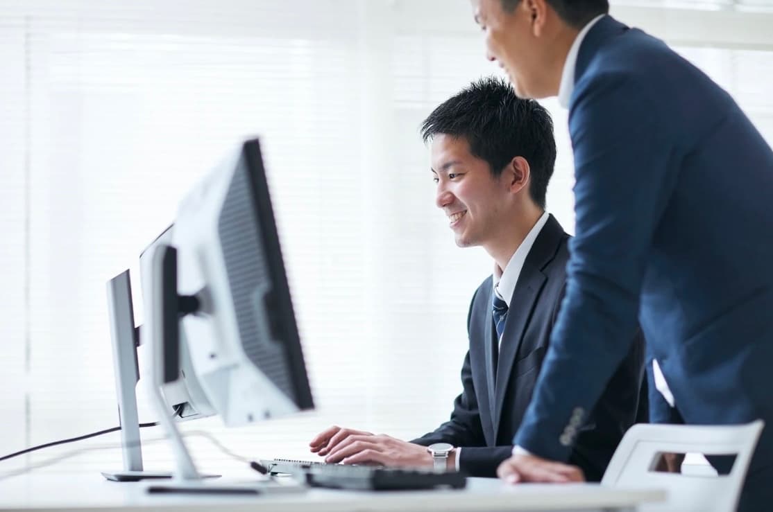 Collaborateur IT8 Solutions au poste de travail